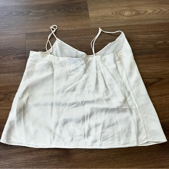 J. Crew Women's Washable 100% Silk Camisole Tank Top Medium Cream V-Neck Office - Picture 2 of 6